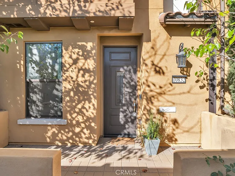 10832 W Riverton Ct — Photo 2
