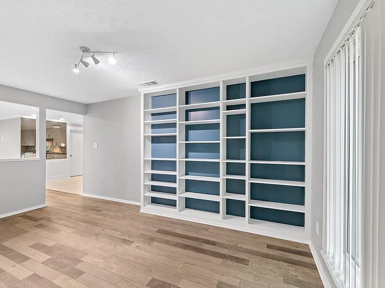 1363 Westgreen Blvd — Photo 5