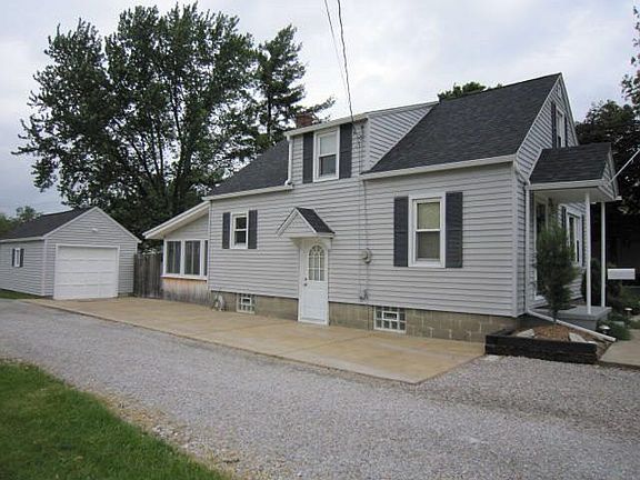 3rd image of 514 E 5th St