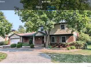 1021 Brenthaven Dr, Bloomfield Hills, MI 48304