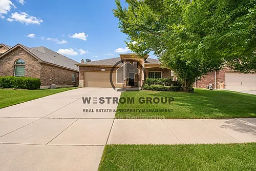 3121 Hornbeam St Photo 1