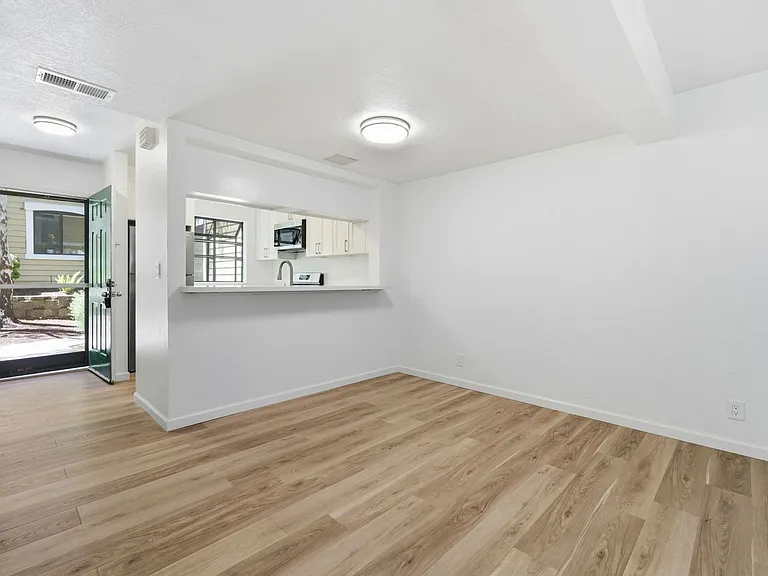 721 Center Ave — Photo 10