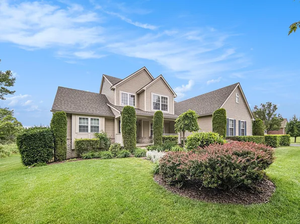 2762 Island Hills Dr, Dexter, MI 48130