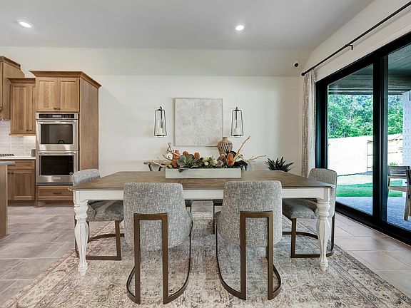 Plan 5029 dining - staged