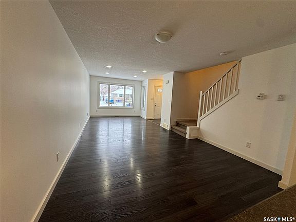 4th image of 527 Alexandra Street