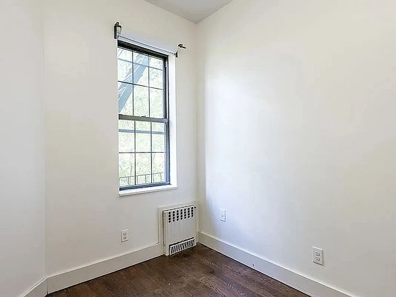 5th image of 217 Suydam St APT 3R