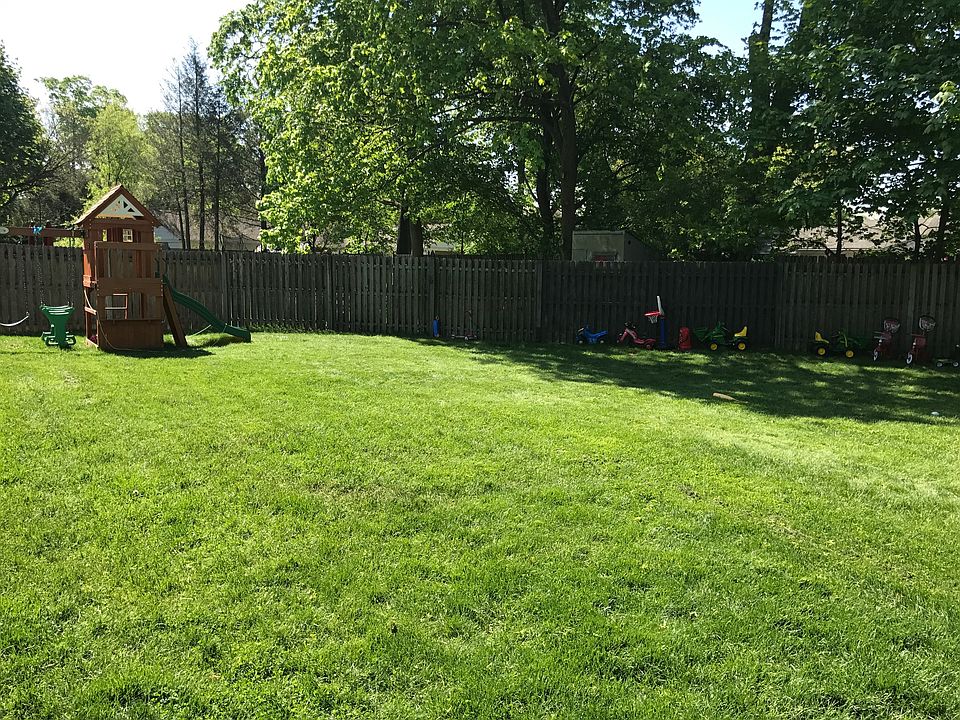2nd image of 8 Leamoor Dr