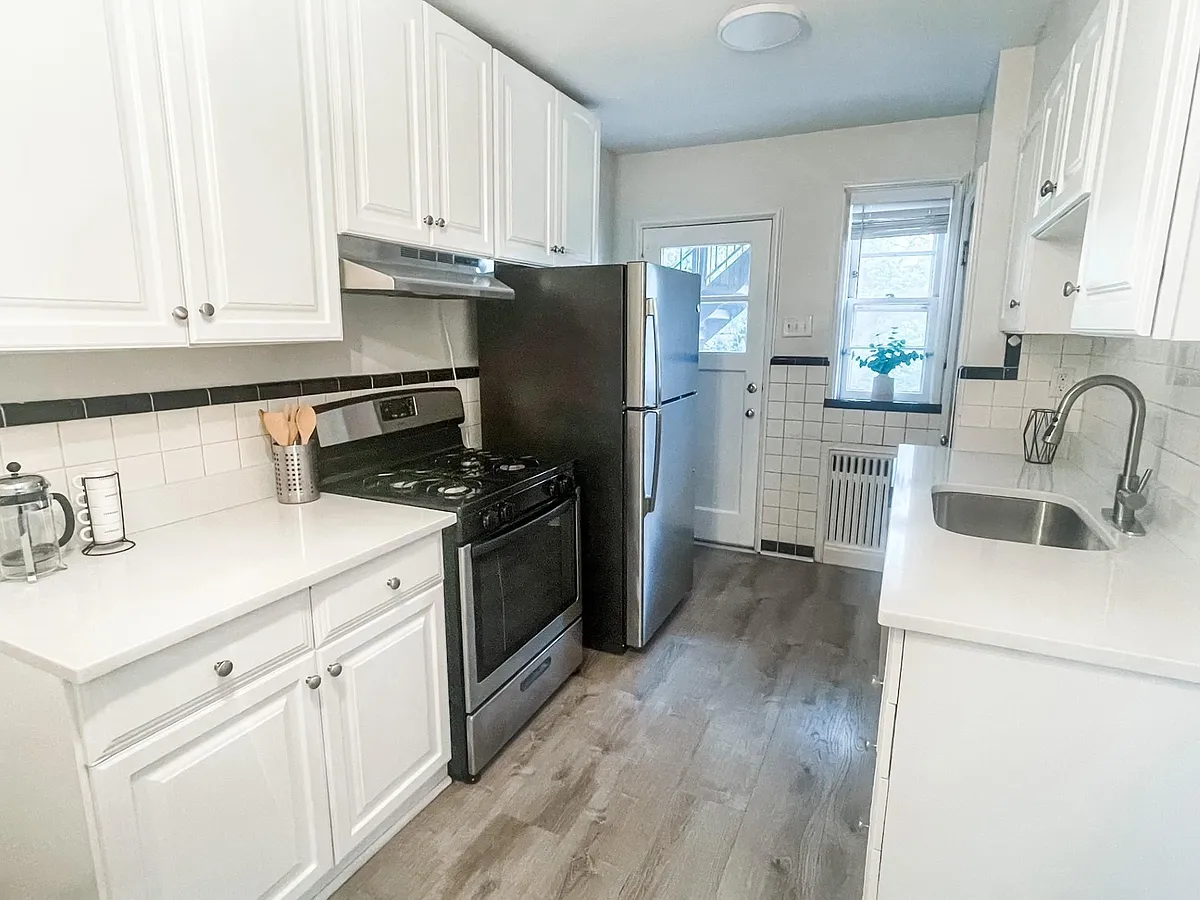 Building Photo - 8150 Whitburn Dr #1W