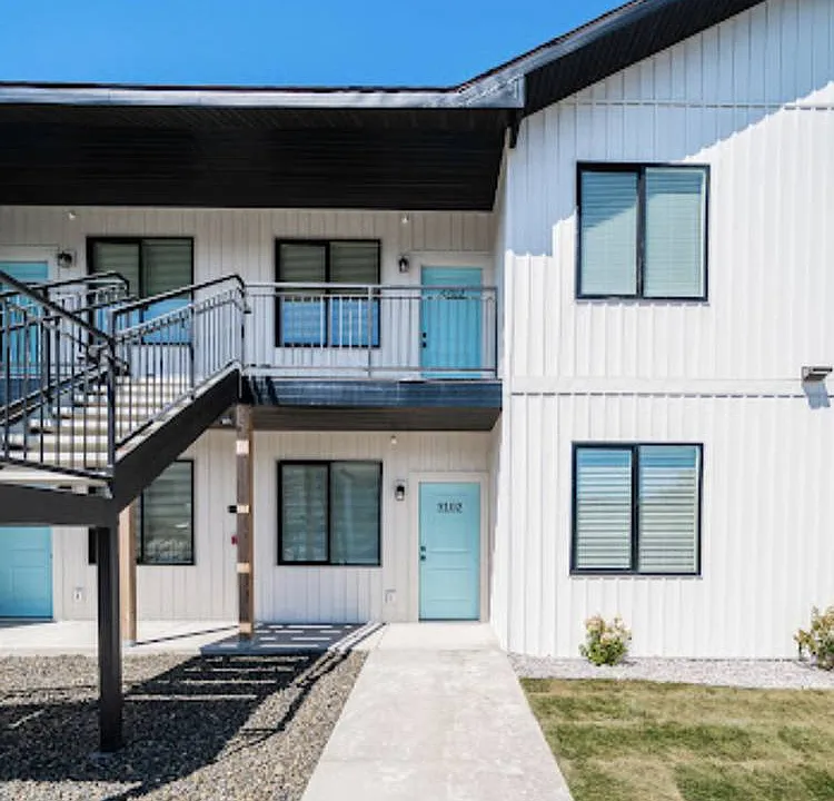 676 Carlow 7th North 3201