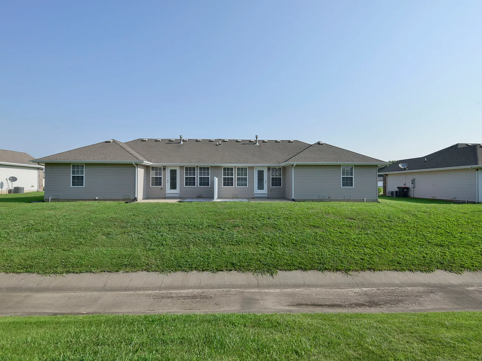 2 bed, $1,075 — Photo 2