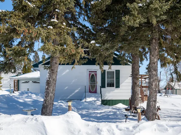 303 West St, Carson, ND 58529