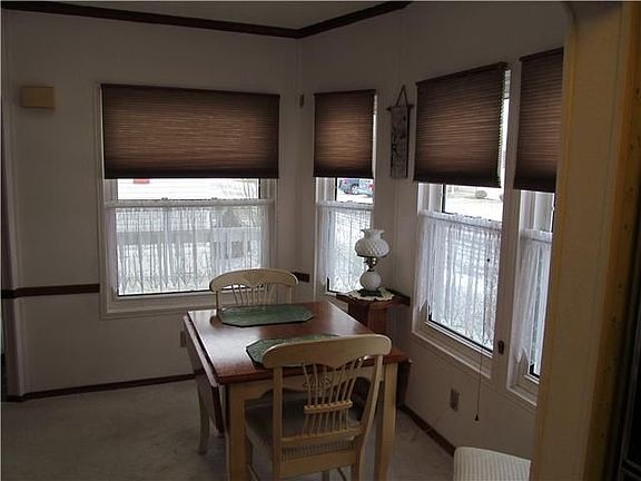 4th image of 20 Dogwood Dr