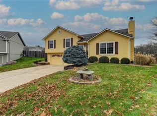 909 SW Daney Ct, Lees Summit, MO 64081