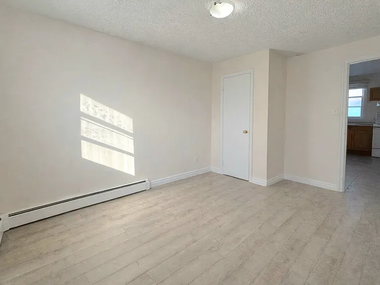 75 Douglas Ave — Photo 3
