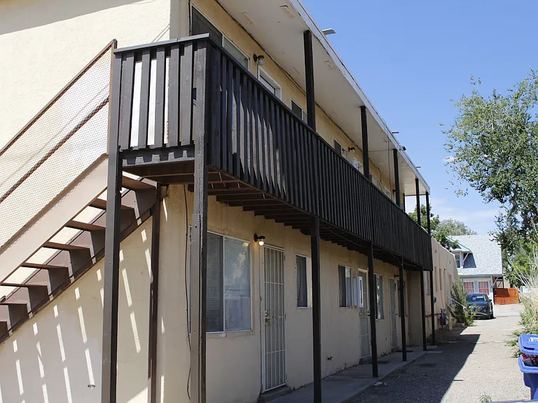 Renovated Upstairs Studio w/ All Utilities Included - 1 Block to UNM — Photo 28