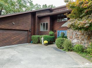 1102 N Overlook Dr, Rogers, AR 72756