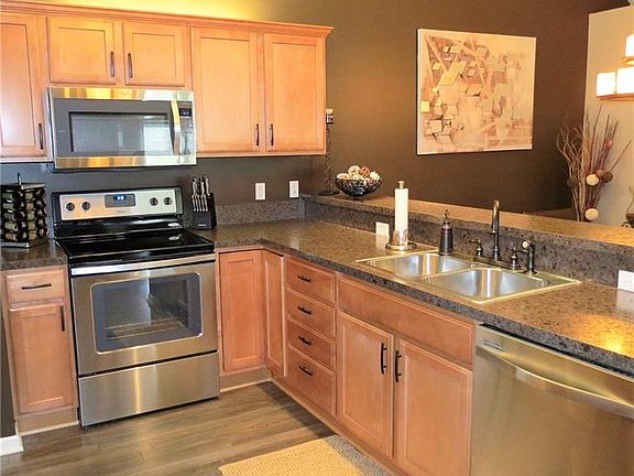 3rd image of 1202 River Glen Dr NE
