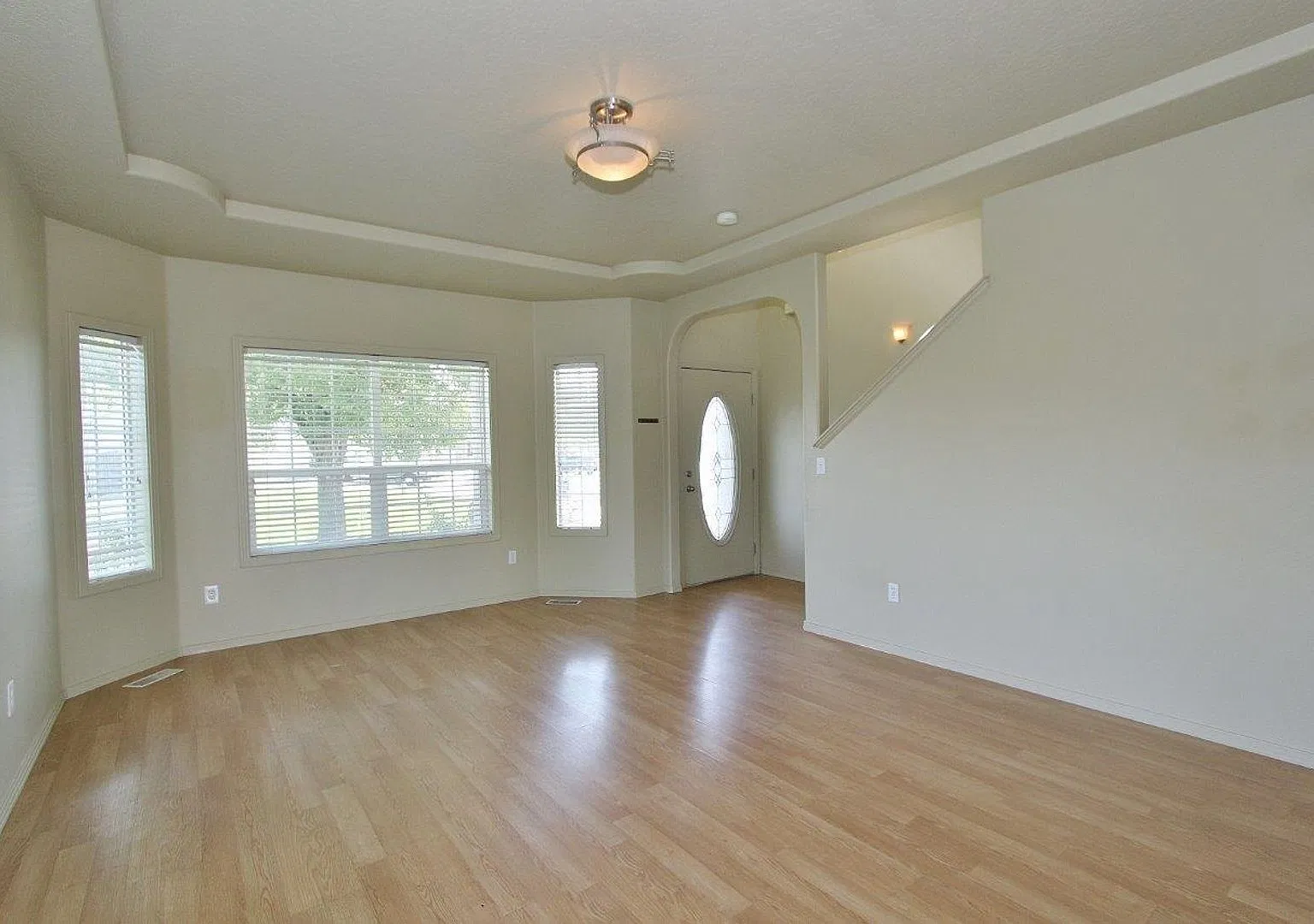 Spacious Home on Quiet Cul-de-Sac — Photo 2