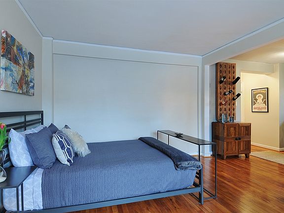 3rd image of 305-313 W 18th St #5H