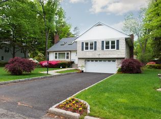 172 Surrey Dr, New Rochelle, NY 10804