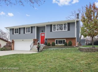 1437 Chatham Ln, Schaumburg, IL 60193