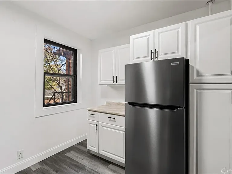 408 E 6th St #5 — Photo 10