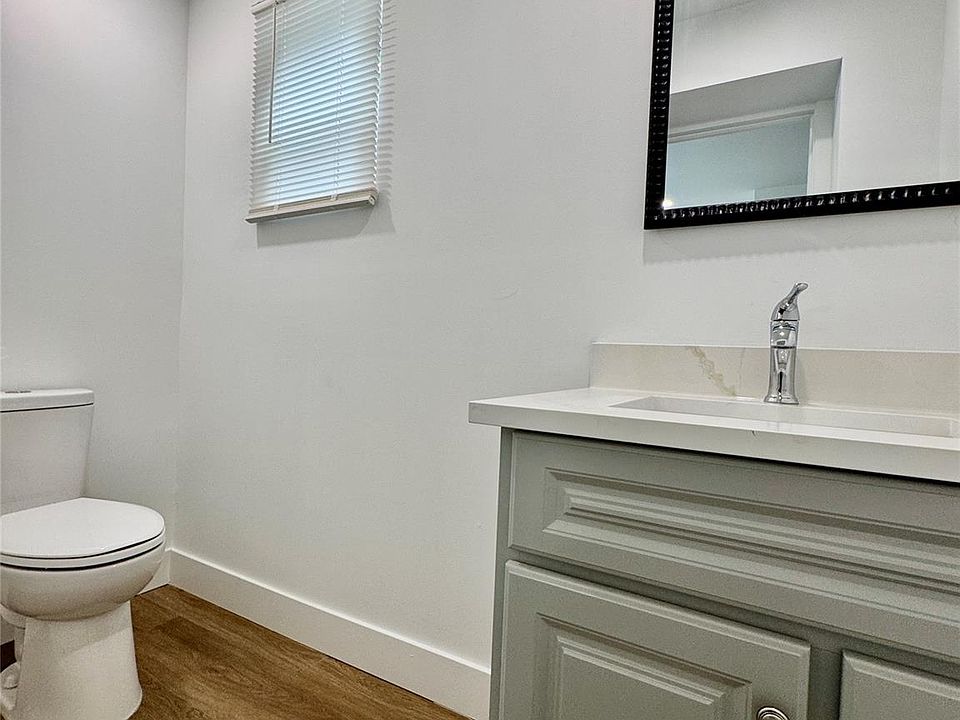 583 N Perry St, photo 8