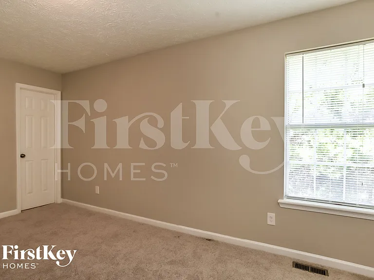 88 Ravenwood Ln — Photo 2