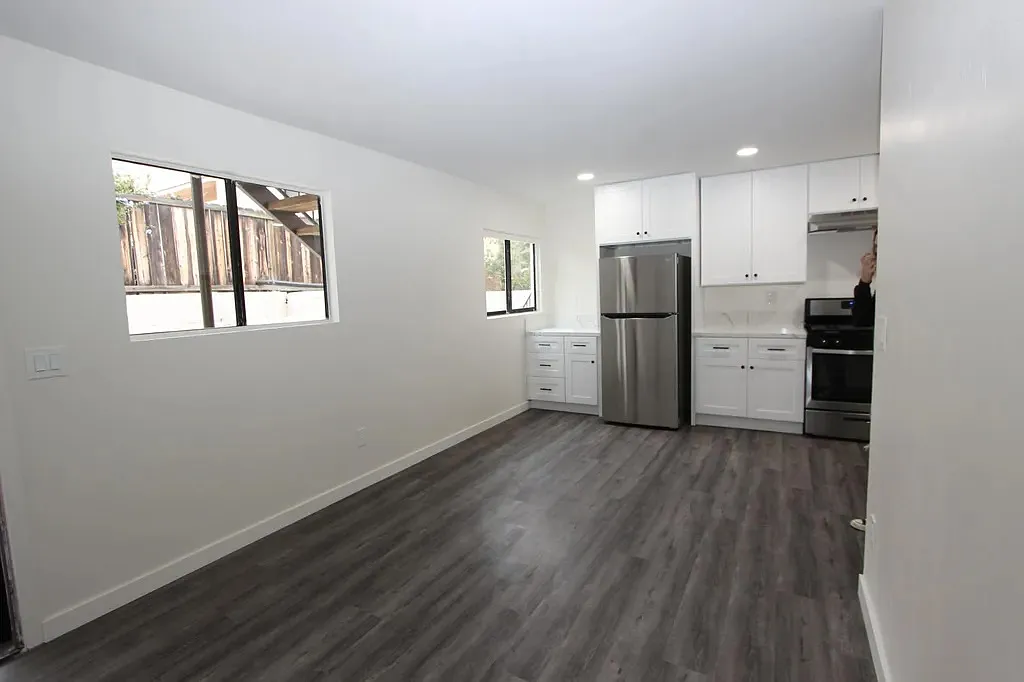2 bed, 650 sqft, $2,195 — Photo 2