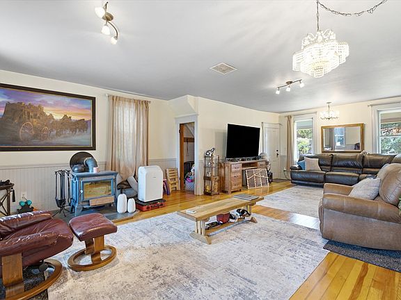 3rd image of 105 Valley View Dr