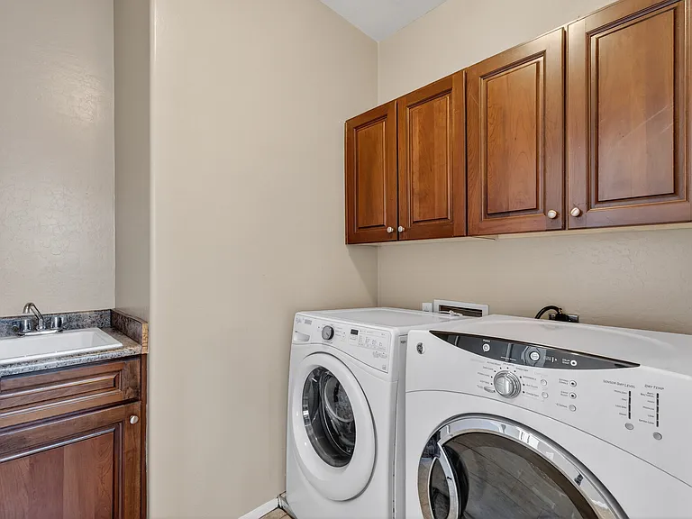 12034 W Polk St — Photo 34