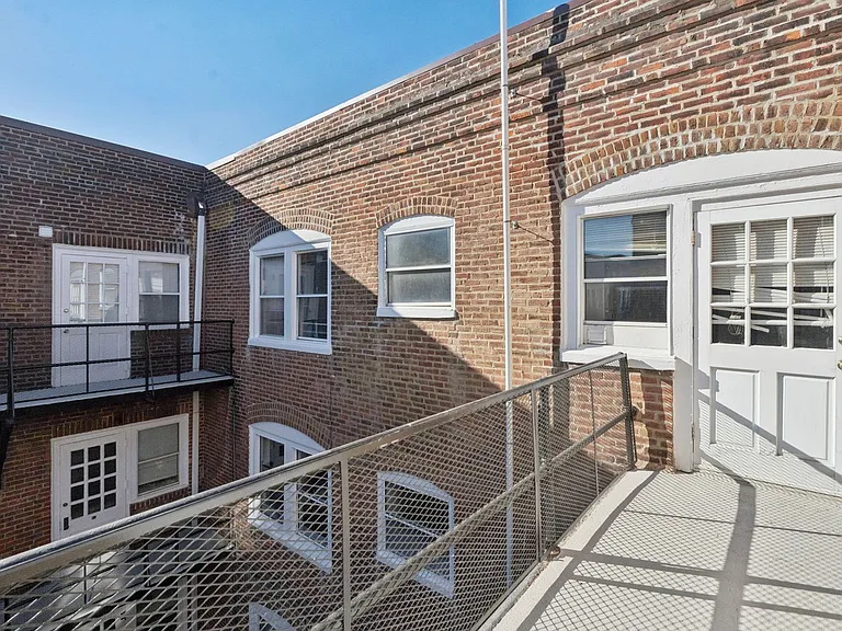 10 Montgomery — Photo 87