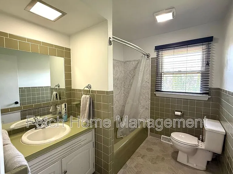 417 Surrey Dr — Photo 15
