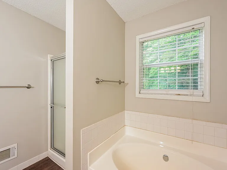 128 Alexander Dr — Photo 12