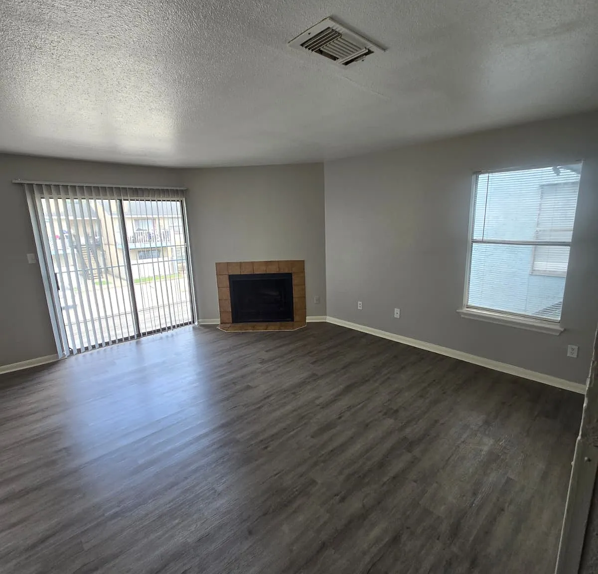 3221 Hirschfield Rd — Photo 1