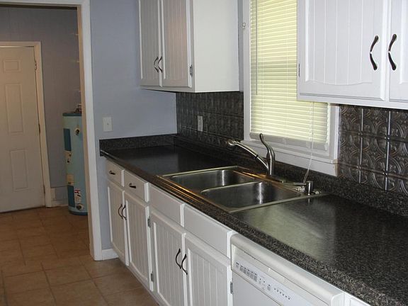 3rd image of 2234 Hillrise Ave