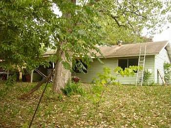 2nd image of 5203 Pine Pl