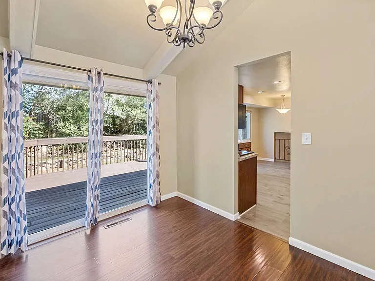 1401 Sanderson Ave — Photo 7