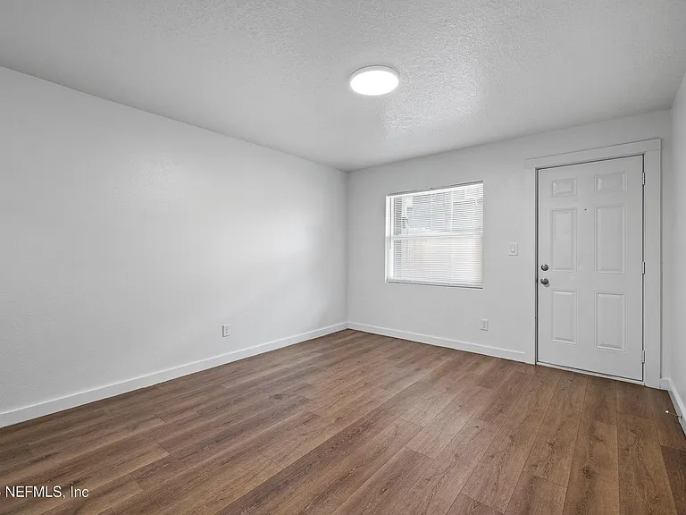 231 E 16th St #1 — Photo 5