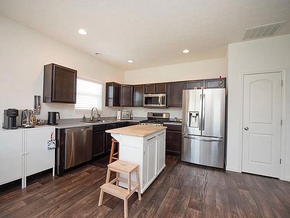 5th image of 2416 Maxwell Dr