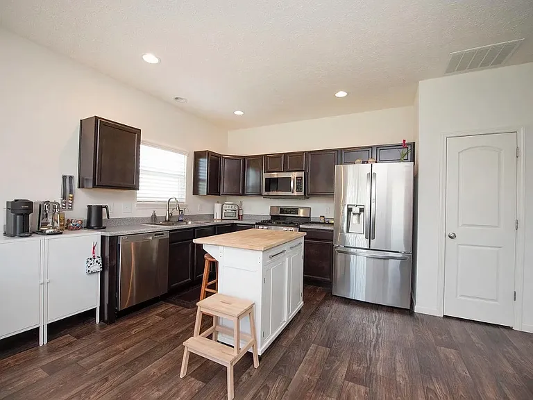 2416 Maxwell Dr — Photo 5