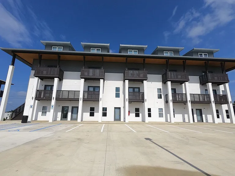 St. Thomas Flats — Photo 25