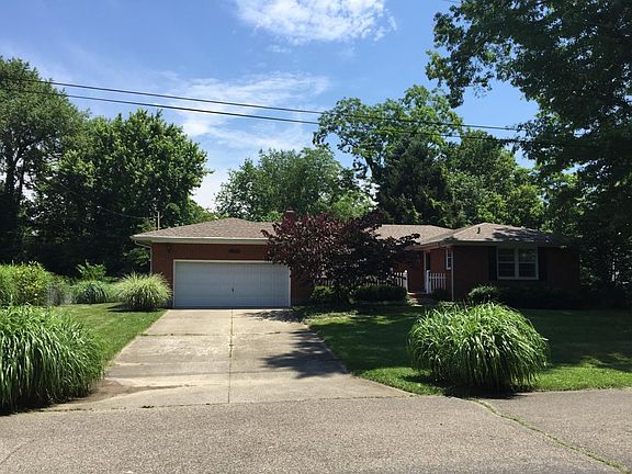 2 car garage w/extra parking in drive way