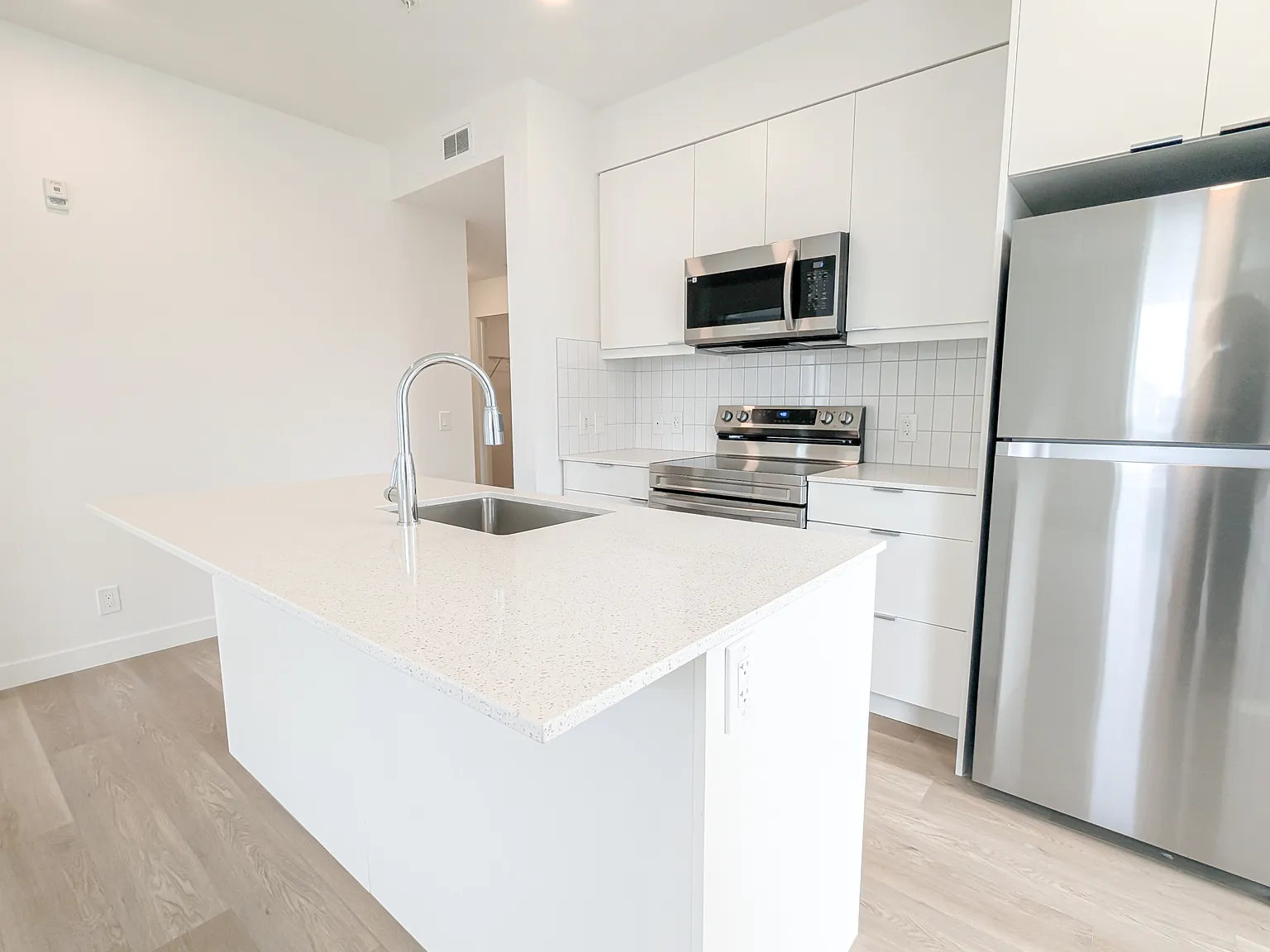 8500 19 Avenue SE (East Hills Crossing) - Unit 1202, Calgary - Unit 1202 — Photo 2