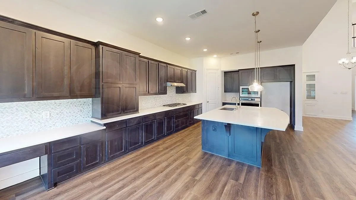 5 bed, 5.5 bath, 4168 sqft, $3,550 — Photo 4