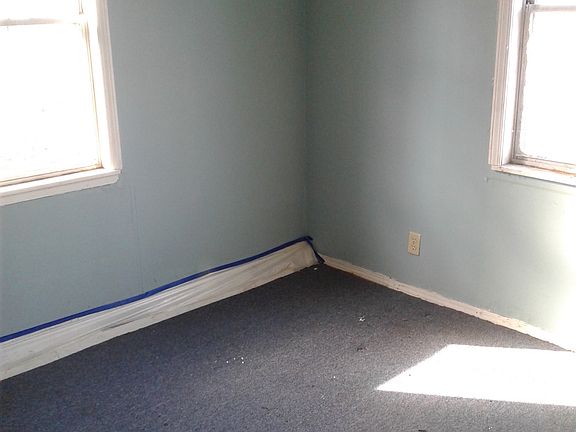 4th image of 3218 S Southwest Dr