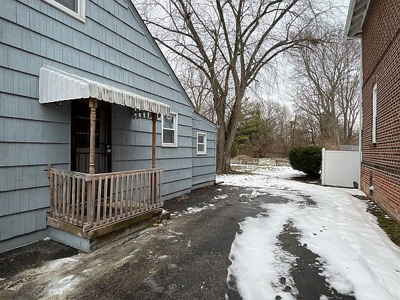 2nd image of 598 Collingwood Ave