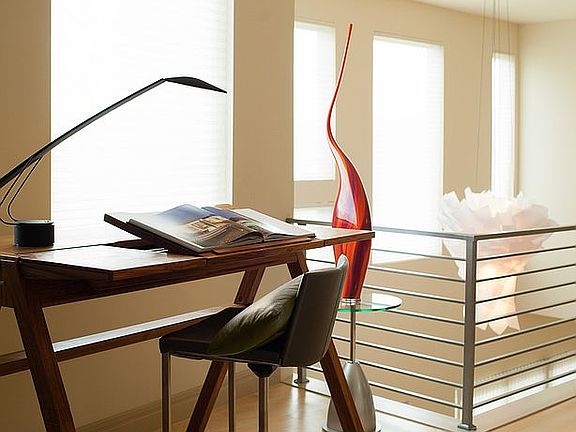 Loft/Bright Open Floor Plan 