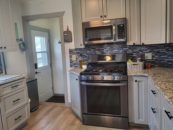 4th image of 1646 South Ave W
