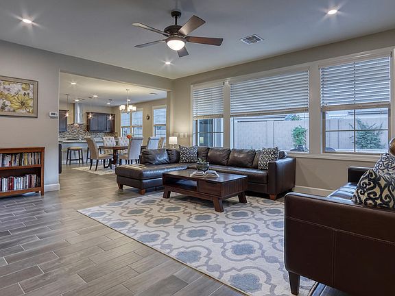 4th image of 937 W Yosemite Dr